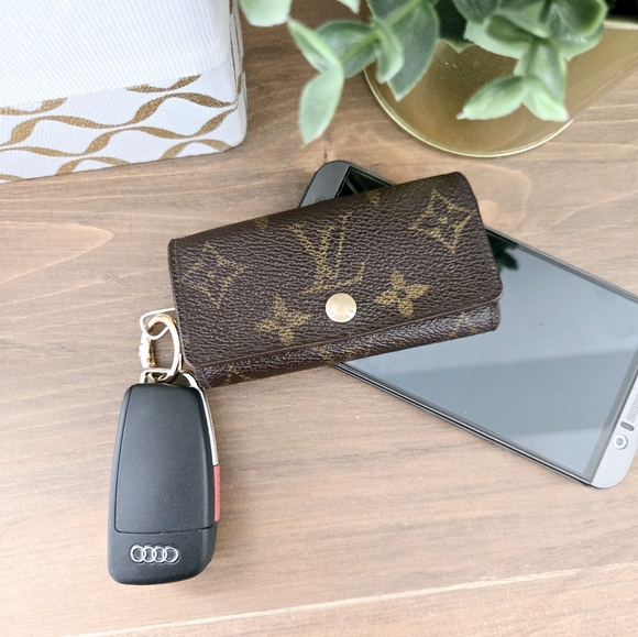 Louis Vuitton Accessories - Authentic LOUIS VUITTON LV Vintage Monogram Leather Key Ring Chain Holder Wallet